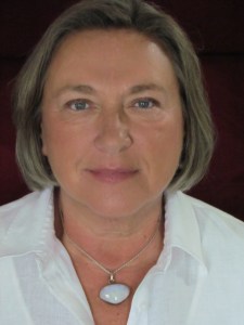 Sandy's color headshot